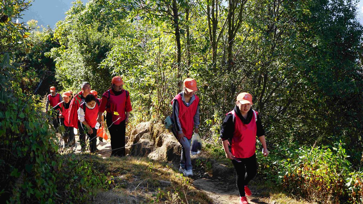 “凝聚團(tuán)隊(duì)，勇攀高峰”騰沖世紀(jì)金源大飯店2019年基層管理人員戶外拓展培訓(xùn)